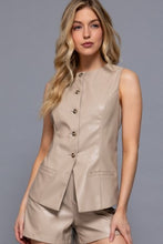 Caroline Vest